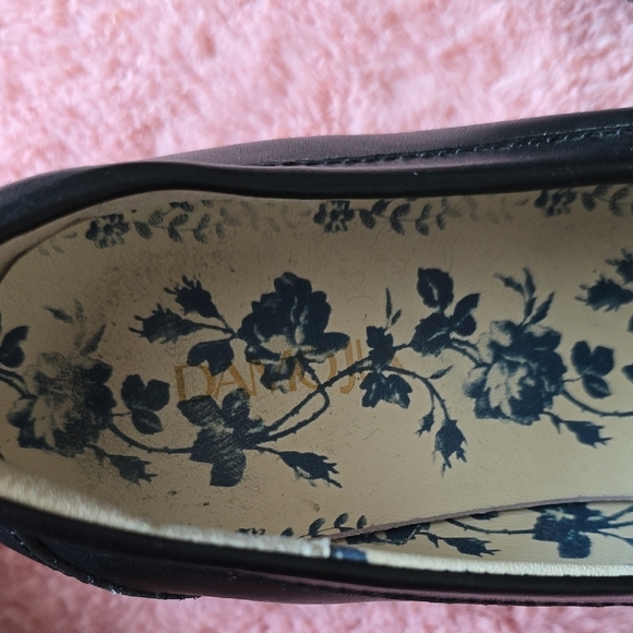 Gold and Black Moccasin-Style Shoes with Chunky Sole - Picture 7 of 8